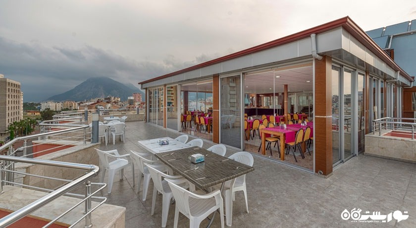 بار فضای باز هتل زل